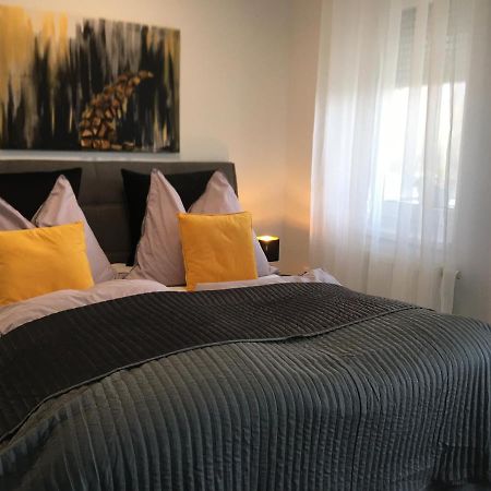 Home Apartment Sopron Bagian luar foto