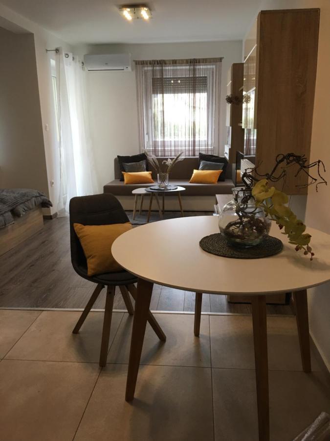 Home Apartment Sopron Bagian luar foto