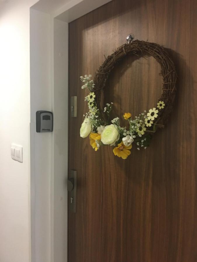 Home Apartment Sopron Bagian luar foto