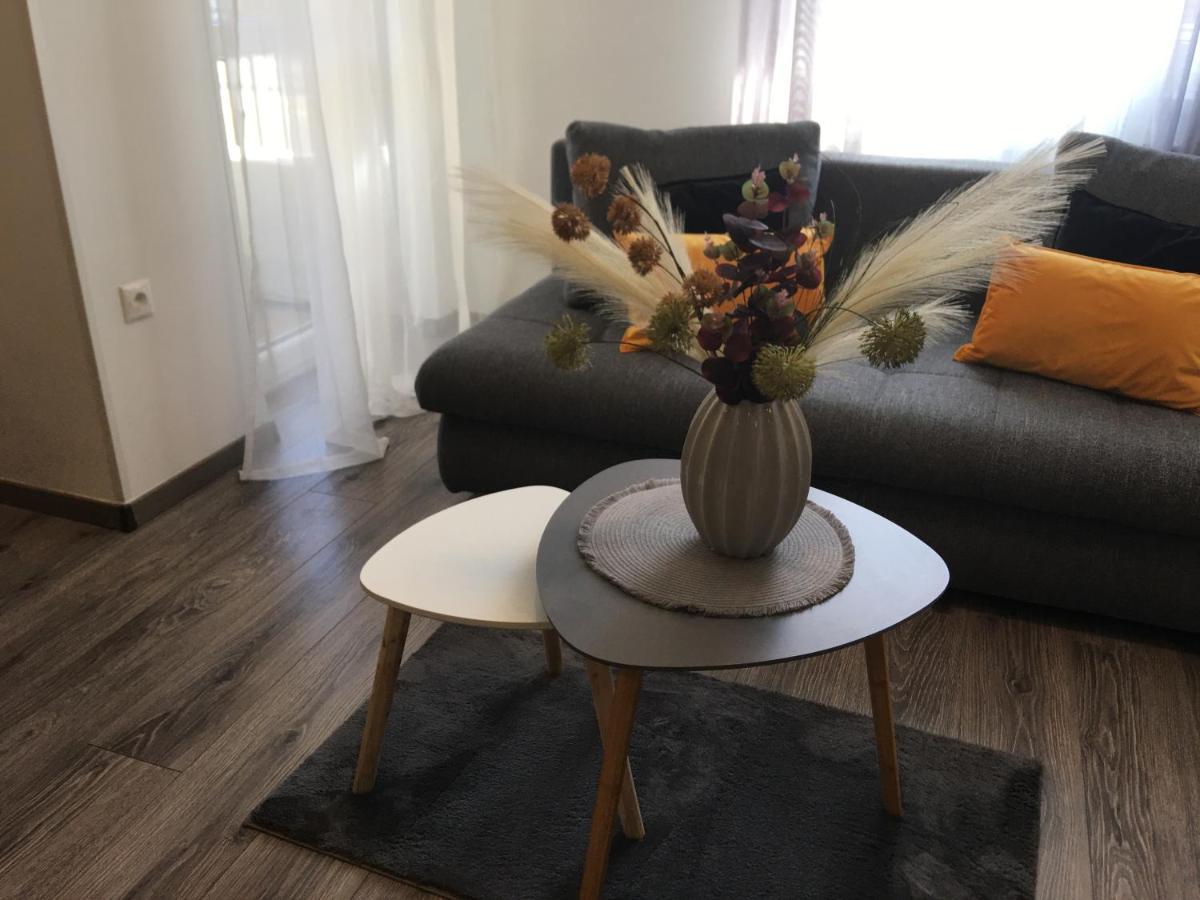 Home Apartment Sopron Bagian luar foto